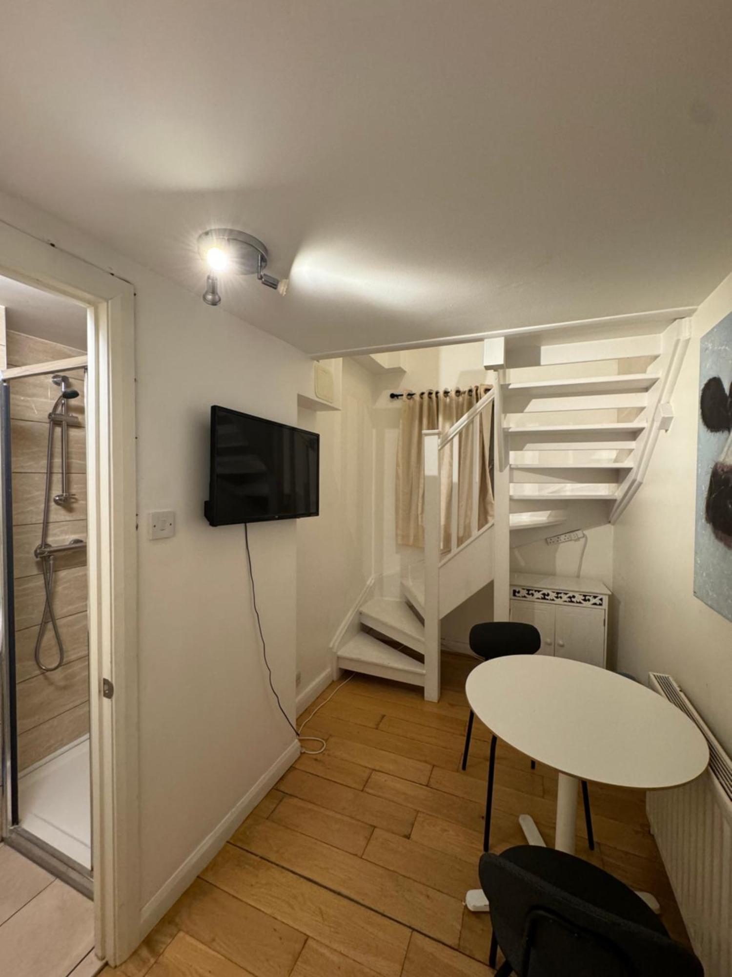 Cozy Near * London