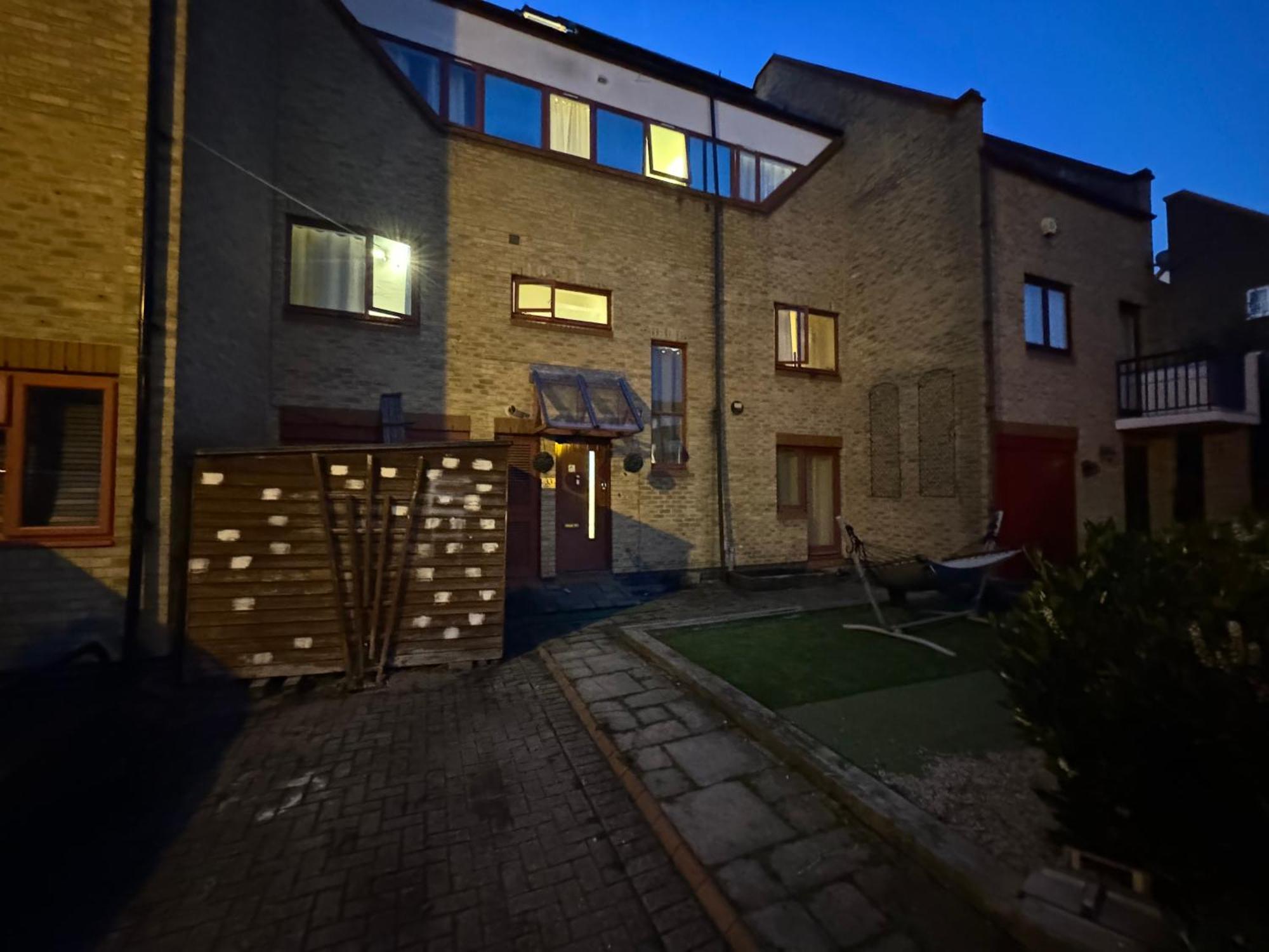 Cozy Near Gasthof London