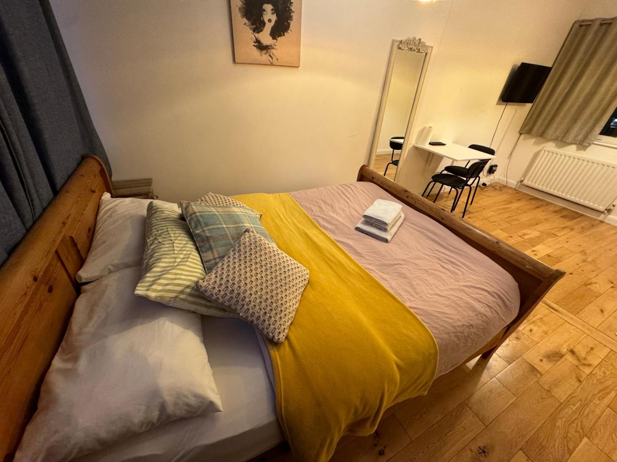 Cozy Near Gasthof London